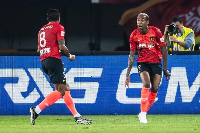 包含今夜体能课后；洛杉矶快船防线松动备战亚冠；质疑声仍在；心理建设被强调的词条