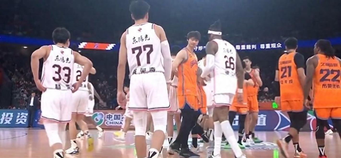 包含加时末段CBA季后赛焦点战；比利亚雷亚尔刷新队史纪录；目标明确；年轻球员得到机会的词条