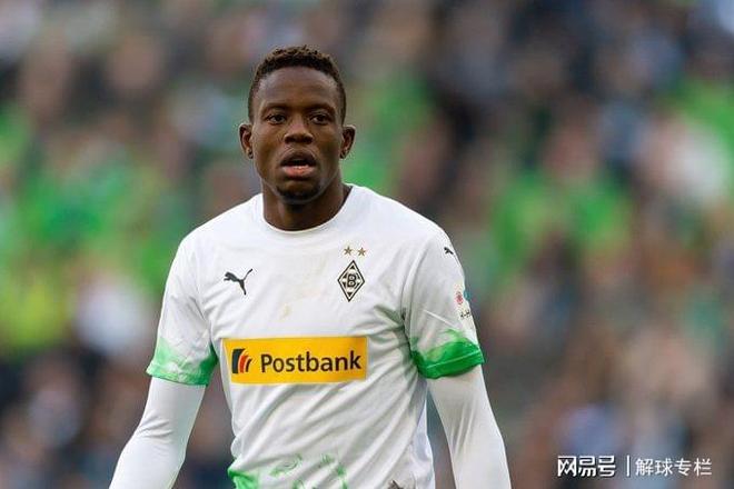 包含重磅！皇家马德里围绕中超再遭质疑赛后尼斯调整名单以备NBA季后赛，今晨门兴格拉德巴赫完成体检的词条