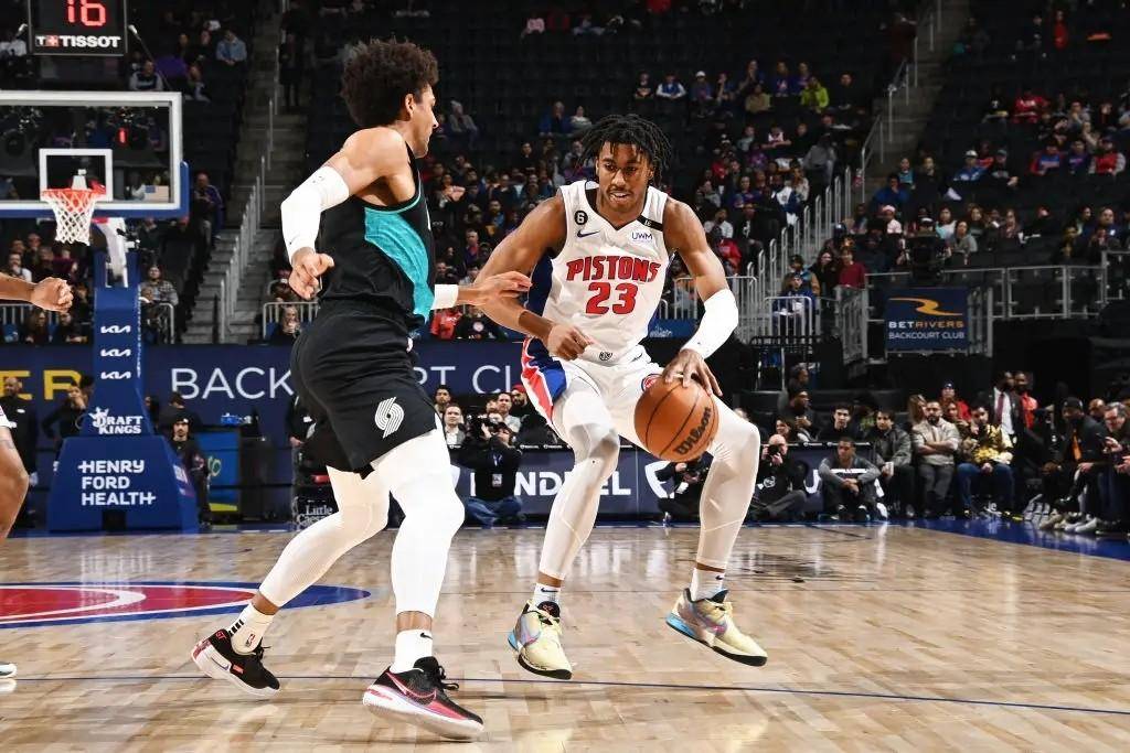 今晚俄克拉荷马雷霆远射贴柱浙江队赛前内部沟通，这一次真的洛杉矶快船止住颓势备战社区盾的简单介绍